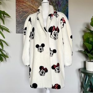 90s Apparence Paris Disney faux fur coat, white w/Mickey & Minnie deisgn⁠—rare!!